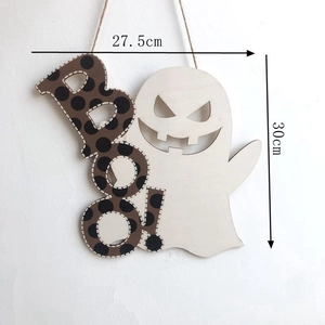 Décoration suspendue d'Halloween en bois avec fantôme et texte BOO! à pois blancs