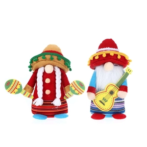 Paire de nains en peluche de fête mexicaine avec sombreros et instruments sur fond blanc