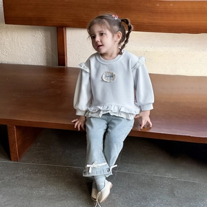 Stylish baby girl's light blue ruffle sweatshirt and bow-detailed denim jeans two-piece set