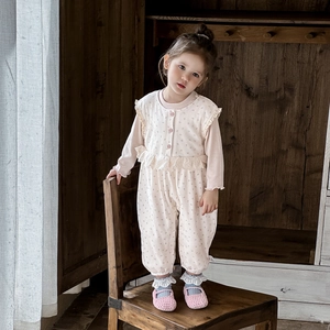 Ensemble barboteuse rose à volants et body à manches longues pour bébé fille