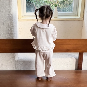 Ensemble 3 pièces pour bébé fille avec gilet à volants crème et pantalon rose doux