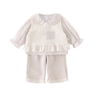 Ensemble 3 pièces bébé fille avec chemise fleurie, gilet dentelle et pantalon décontracté