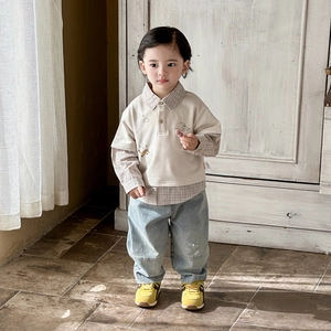 Toddler boys casual two-piece set with faux layered polo shirt and light blue denim jeans