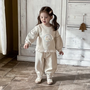Ensemble sweat et pantalon beige pour bébé fille avec dentelle et motif Little Rabbit