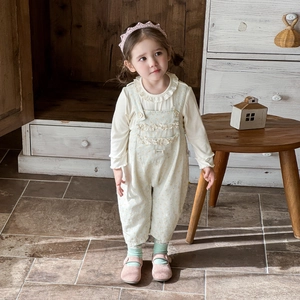 Baby girl vintage floral overalls set with white ruffle collar shirt for spring fashion