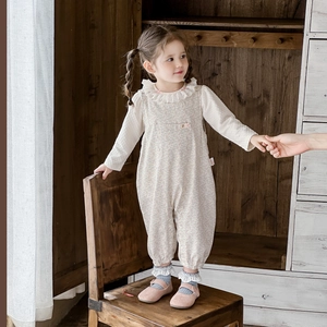 Pagliaccetto floreale per neonata con colletto in pizzo e maniche lunghe, look primaverile