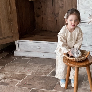 Set floreale due pezzi per bambina con top a balze e pantaloni con stampa a fiori
