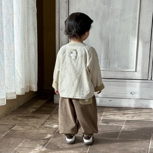 Set retrò per bambini: maglia beige a quadri e pantaloni harem marroni stile coreano