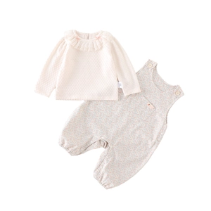 Completo neonata con pagliaccetto floreale e maglia a nido d'ape con volant e fiocco