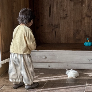 Set primavera bimbo con felpa cartoon e pantaloni a righe abbigliamento casual due pezzi