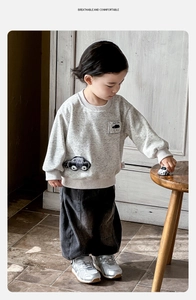 Detail of baby boy gray sweatshirt with cloud embroidery and dark grey cargo trousers