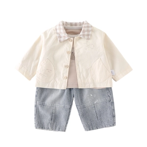 Ensemble trois pièces pour garçon avec veste à carreaux, t-shirt et jean bleu
