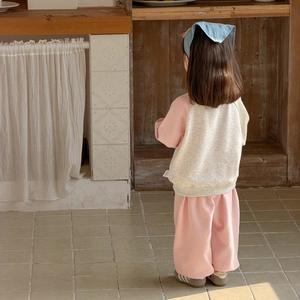 Girls casual two-piece tracksuit with pink raglan sleeve sweatshirt and matching pants
