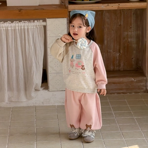 Girls' casual spring set featuring a cartoon sweatshirt and wide-leg trousers in pink