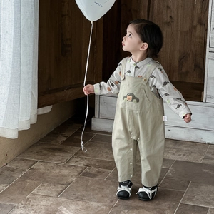 Kids long sleeve shirt with cartoon car print and khaki suspender pants two piece set