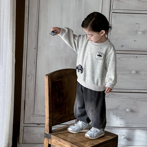 Korean style toddler boy spring outfit set with gray sweatshirt and denim pants