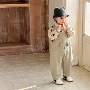 Spring baby boy two-piece outfit with cartoon shirt, suspender pants and bucket hat