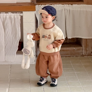 Spring casual two-piece baby boy outfit with cartoon pig sweatshirt and brown joggers