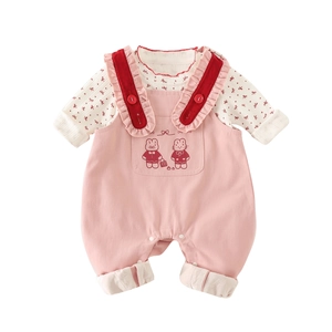 Ensemble salopette rose pour bébé fille avec t-shirt blanc à manches longues et lapins
