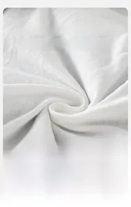 Macro de la texture du tissu en coton blanc respirant montrant des fibres douces et souples