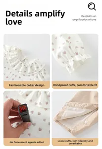 Dettaglio completo di vestito per neonata con volant e polsini elasticizzati