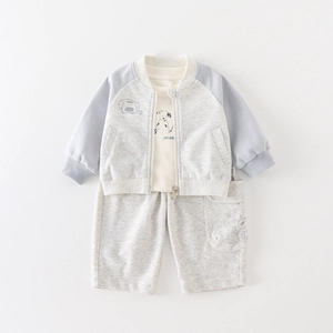 Ensemble 3 pièces en coton pour enfant avec veste bleue, t-shirt blanc et short gris