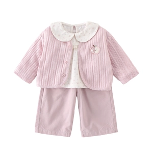 Dreiteiliges Baby-Mädchen-Set mit rosa Strickjacke, Blumenhemd und Freizeithose
