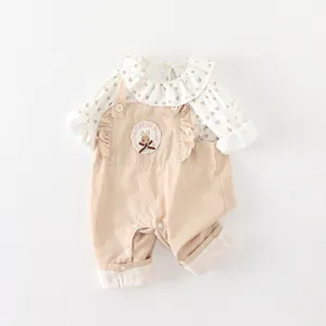 Set 2 pezzi bimba con camicia a volant e cuori e salopette kaki con toppa a coniglio