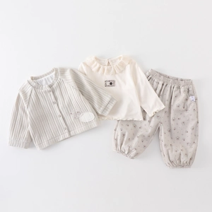 Kleinkind Mädchen 3-Teiliges Bekleidungsset Baumwolle Langarm T-Shirt Strickjacke Blumenhose Süßes Koreanisches Baby Outfit