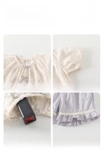 Detail von geblümtem Kleinkind-Set mit atmungsaktivem Stoff und Spitzenshorts
