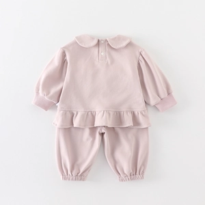 Ensemble deux pièces rose pour bébé fille avec col claudine et ourlet à volants