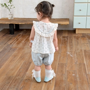 Girls floral sleeveless ruffle blouse and light blue bloomers summer two-piece outfit