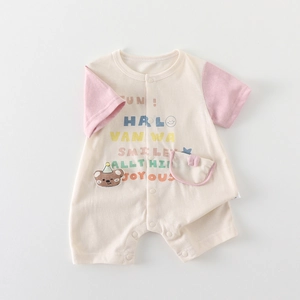Kurzärmeliger Baby-Strampler aus Baumwolle mit rosa Ärmeln und süßem Bären-Stickerei