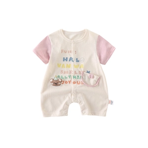 Kurzärmeliger Baby-Strampler aus Baumwolle mit rosa Ärmeln, Bären-Patch und bunten Drucken