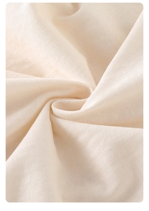 Gros plan sur le tissu en tricot de coton crème doux avec texture respirante et qualité douce