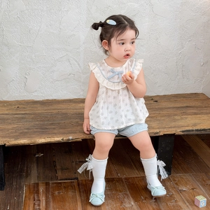 Girls' summer white floral sleeveless top and light blue shorts two-piece outfit
