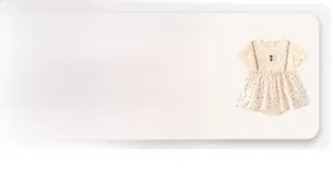 Dettaglio body estivo neonata con gonna floreale e ricamo a forma di tulipano