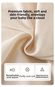 Gros plan du tissu en coton doux et respirant pour barboteuse d'été pour bébé