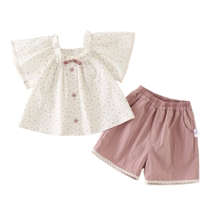Zweiteiliges Set für Mädchen mit floralem Baumwoll-Kurzarmshirt und rosa Shorts