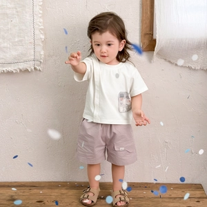 Ensemble d'été pour enfants avec t-shirt blanc imprimé et short décontracté rose en coton