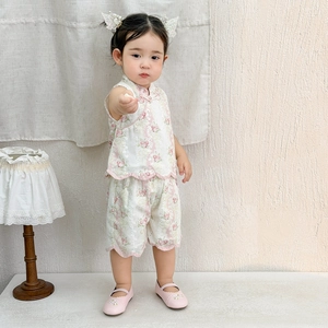 Ensemble haut et short qipao fleuri de style chinois pour petite fille en beige et rose