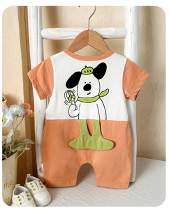 Détail de la barboteuse pour bébé en coton à manches courtes avec dessin animé de chiot