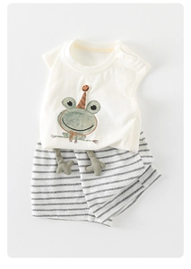 Detail of baby cotton summer set with cute frog graphic and 3D decorative fabric legs