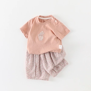 Ensemble d'été en coton rose pour petite fille avec broderie lapin et short fleuri