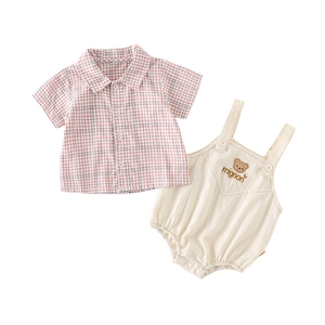 Baby Sommer-Set mit kariertem Hemd und beige Latzhose mit Bären-Stickerei