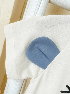 Short sleeve baby romper in cream cotton with cute 3D blue ear decoration on the shoulder