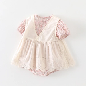 Ensemble body bébé à fleurs avec broderie dentelle et manches bouffantes en coton doux