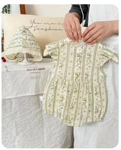 Infant cotton bodysuit with floral details and matching sun hat for summer outdoor wear