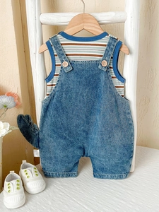 Ensemble d'été bébé dinosaure avec débardeur rayé et short en jean à bretelles mignon