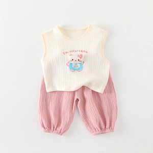 Ensemble d'été bébé en gaze de coton avec débardeur chat et pantalon rose